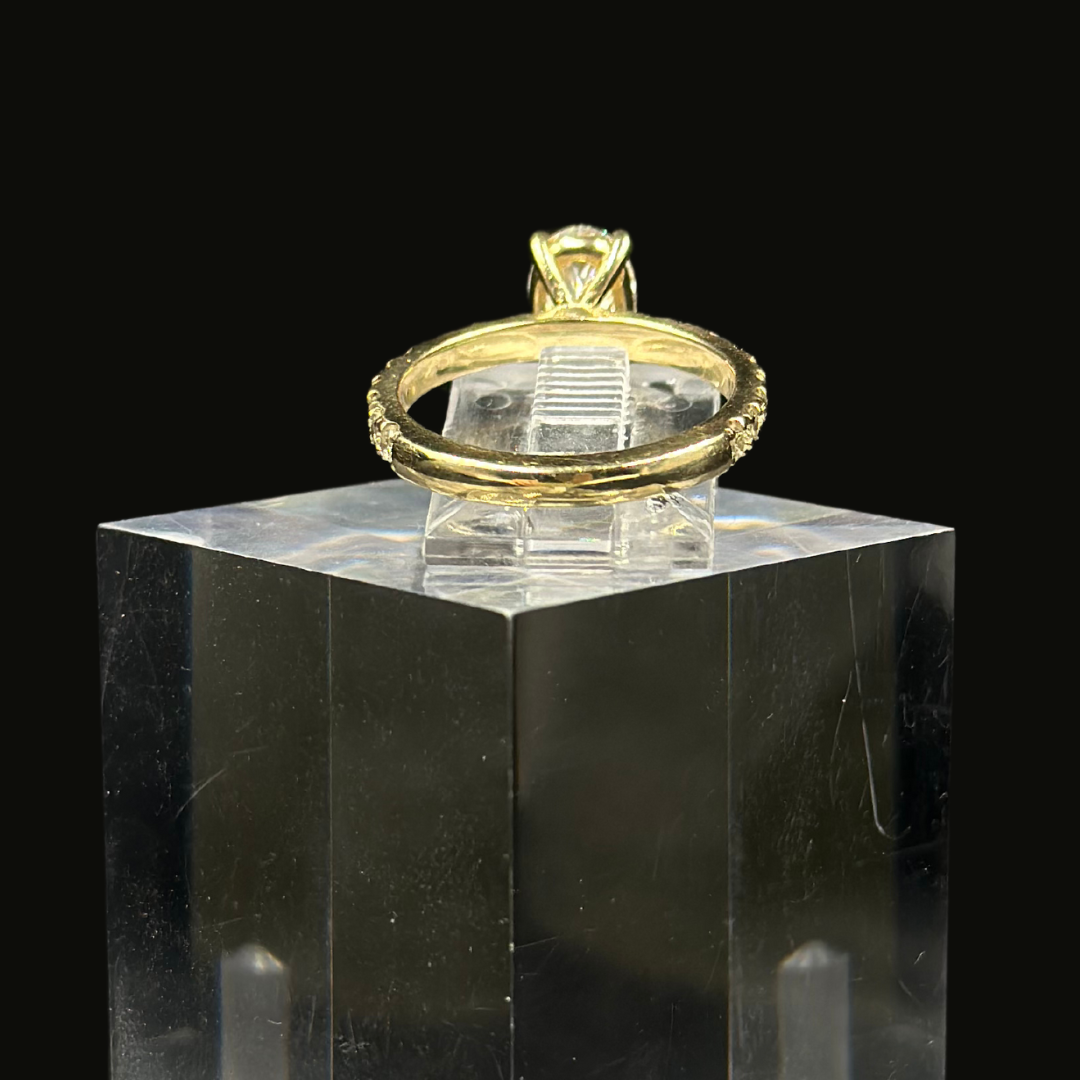 Oval Ring 18K With Natural Diamonds