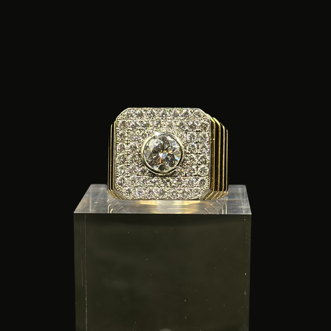 Square Ring 18K With Natural Diamonds